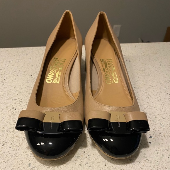 Salvatore Ferragamo color-block bow pumps - Picture 2 of 6